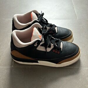 I am selling bike jordan 3s that are a size 6 in youth.